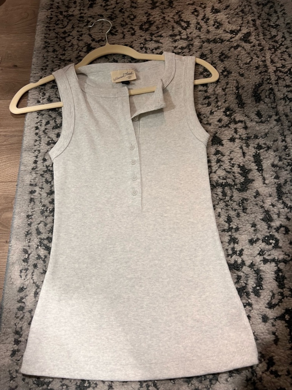 Universal Thread Light Gray Ribbed Henley Tank